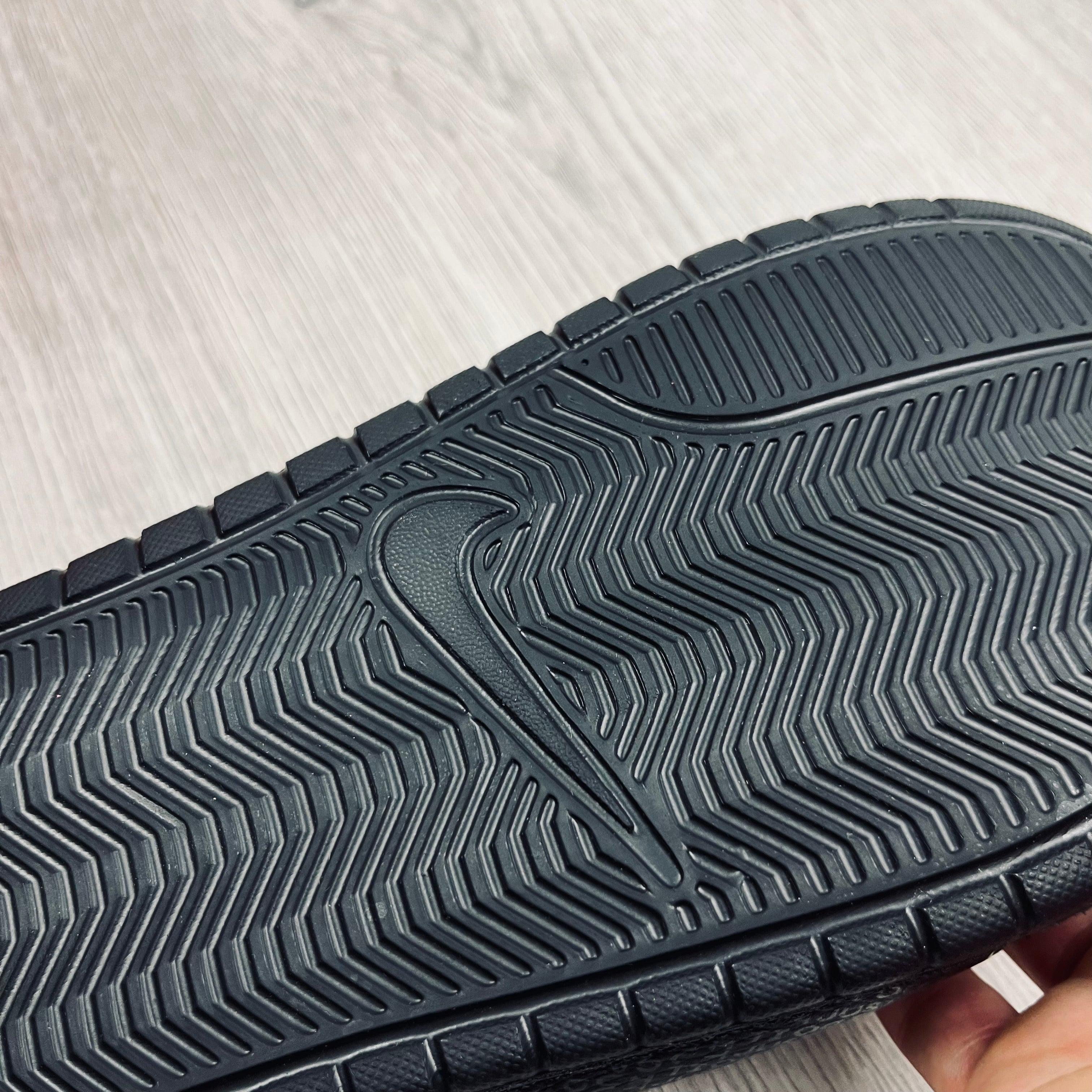 Nike Benassi Slides - Black