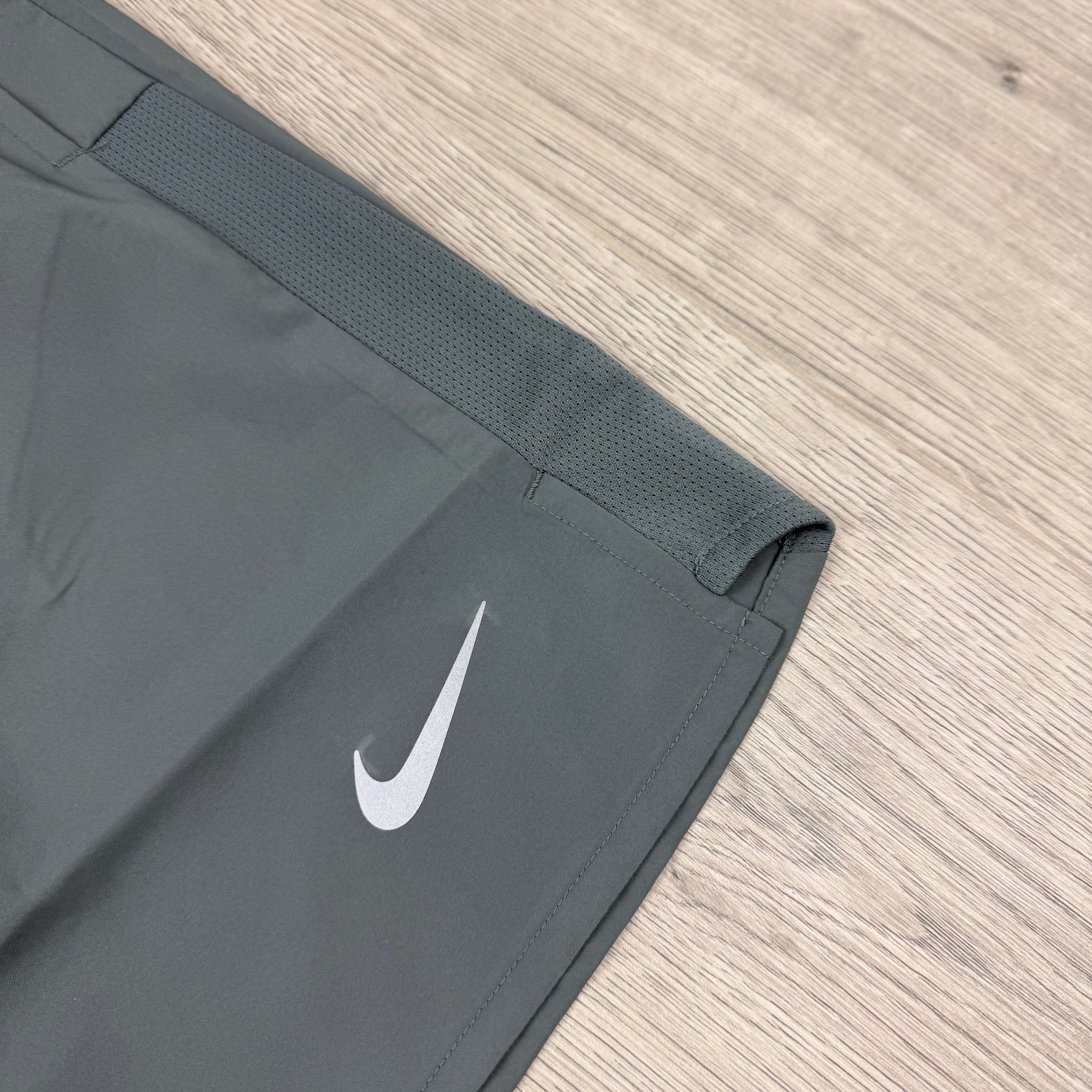Nike 'Challenger' Pocket Shorts - Smoke Grey