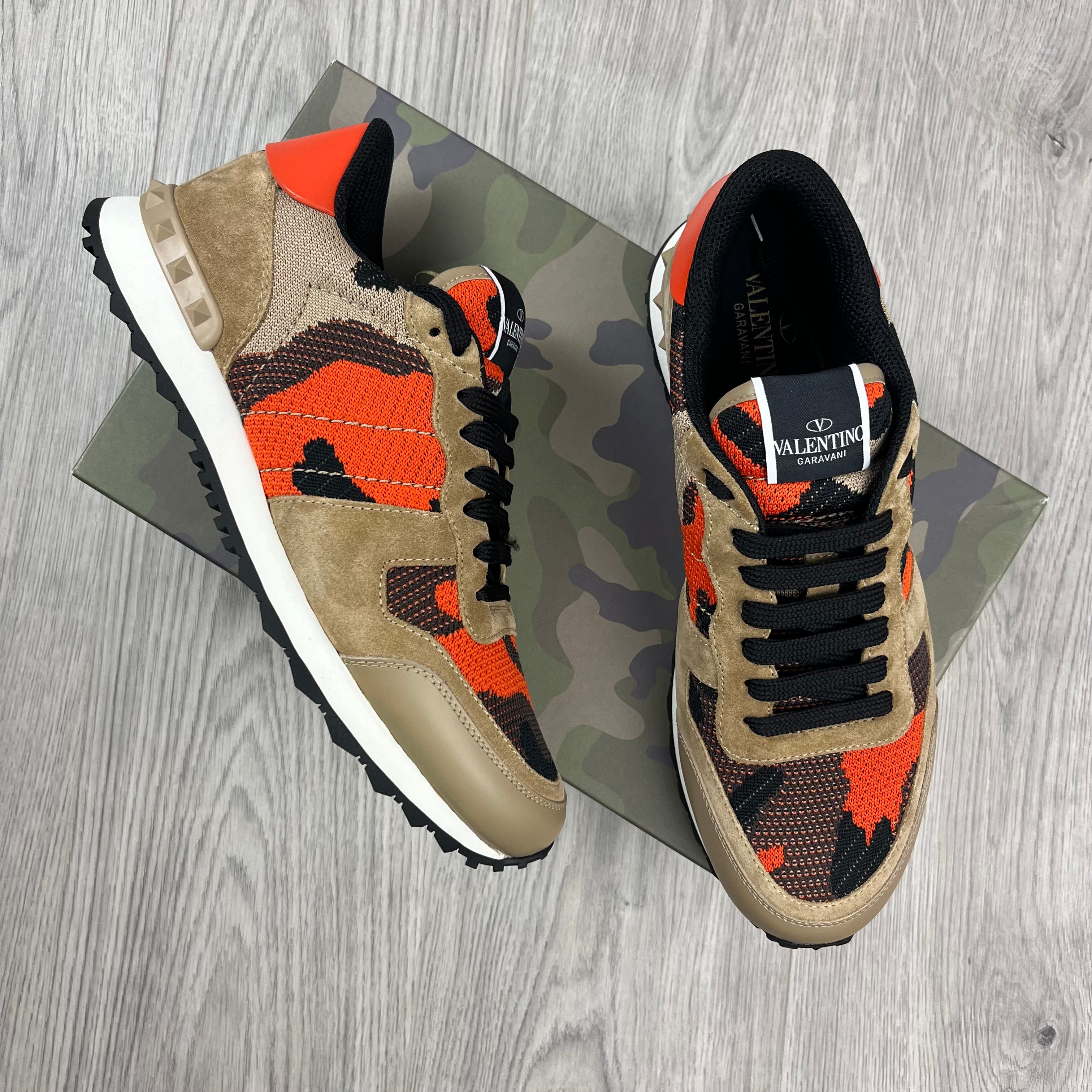 Valentino Rockrunner Sneakers - Beige