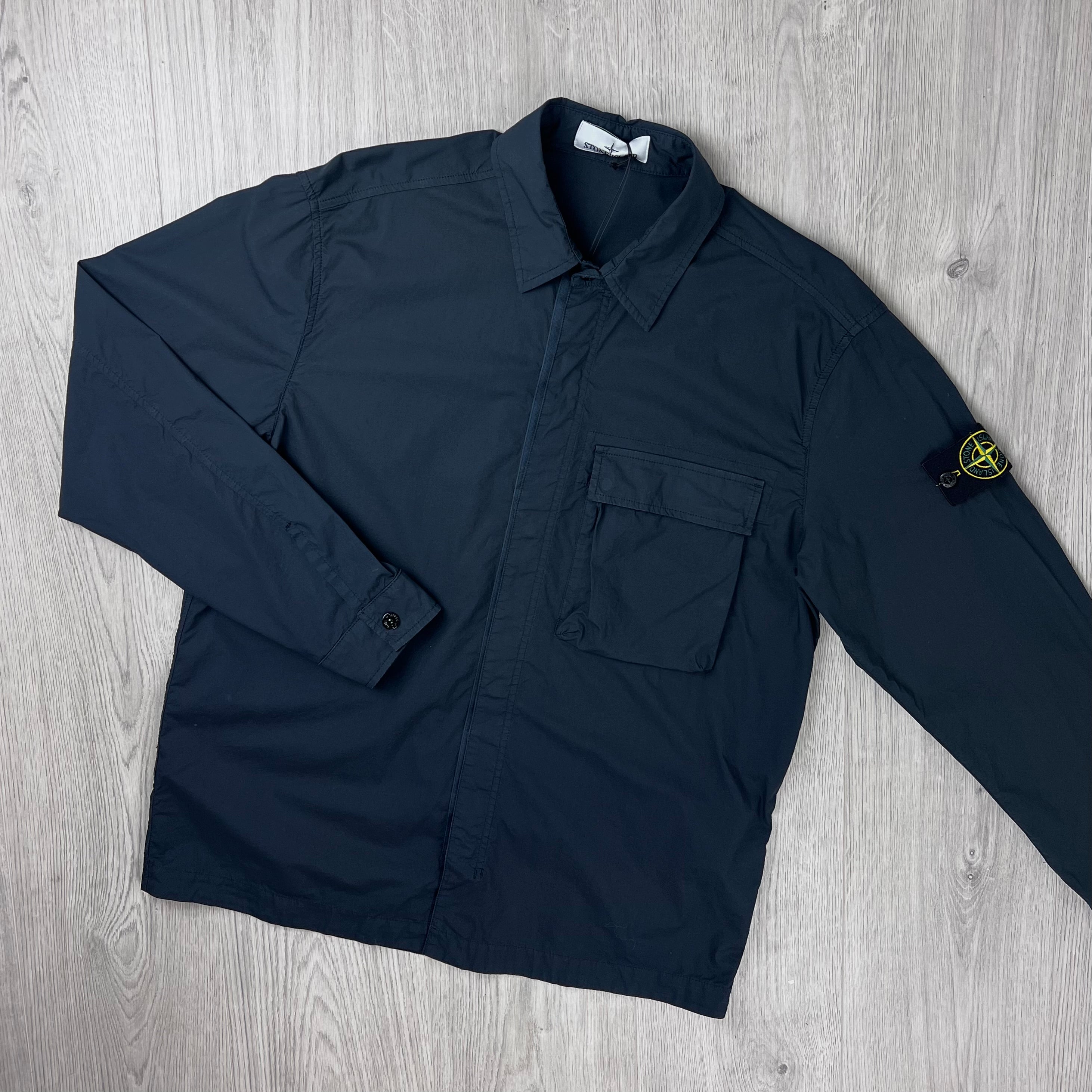 Front of a Stone Island 'Paracadute' Overshirt in Navy Blue.