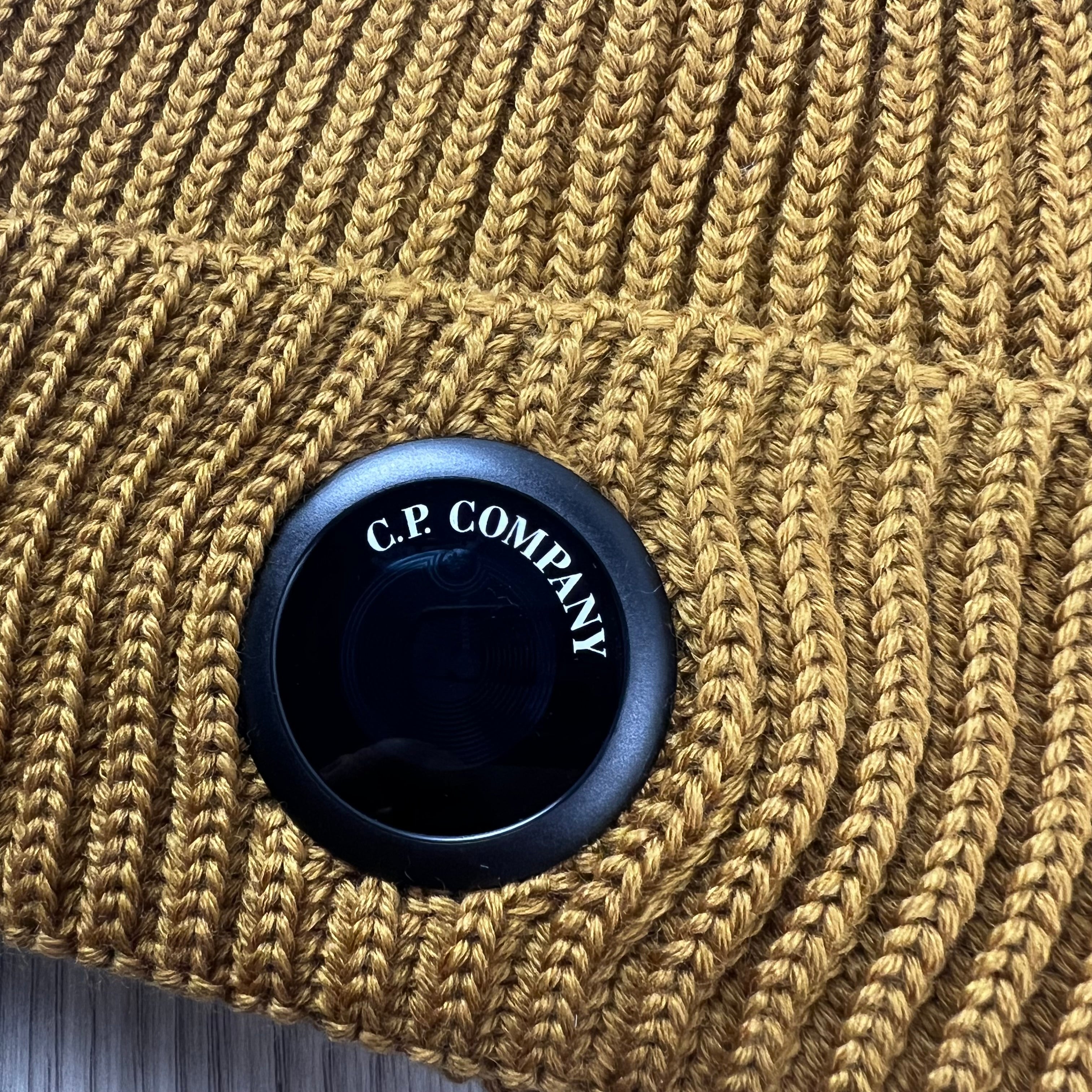 CP Company Lens Beanie - Buck Thorn Brown
