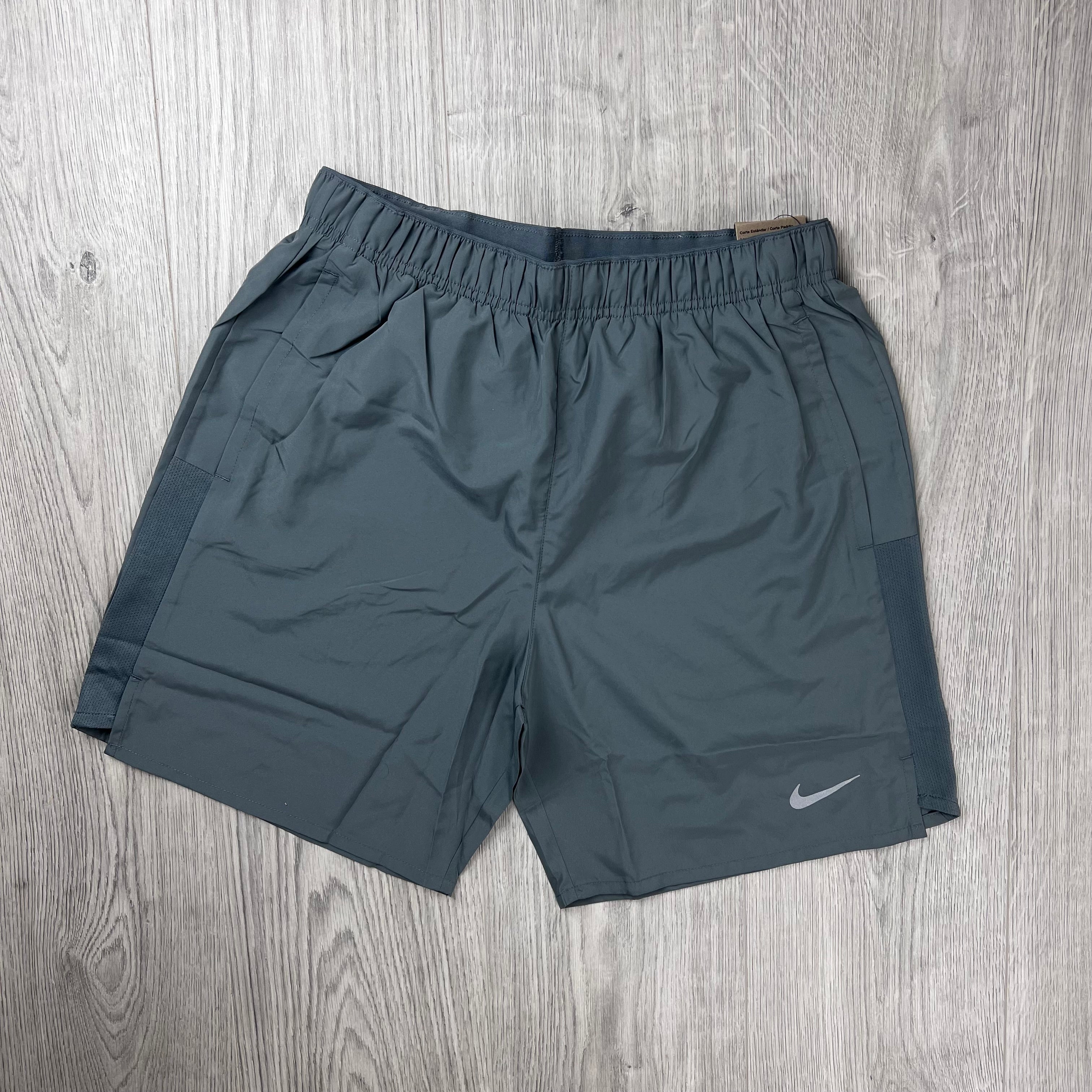 Nike 'Challenger' Pocket Shorts - Smoke Grey