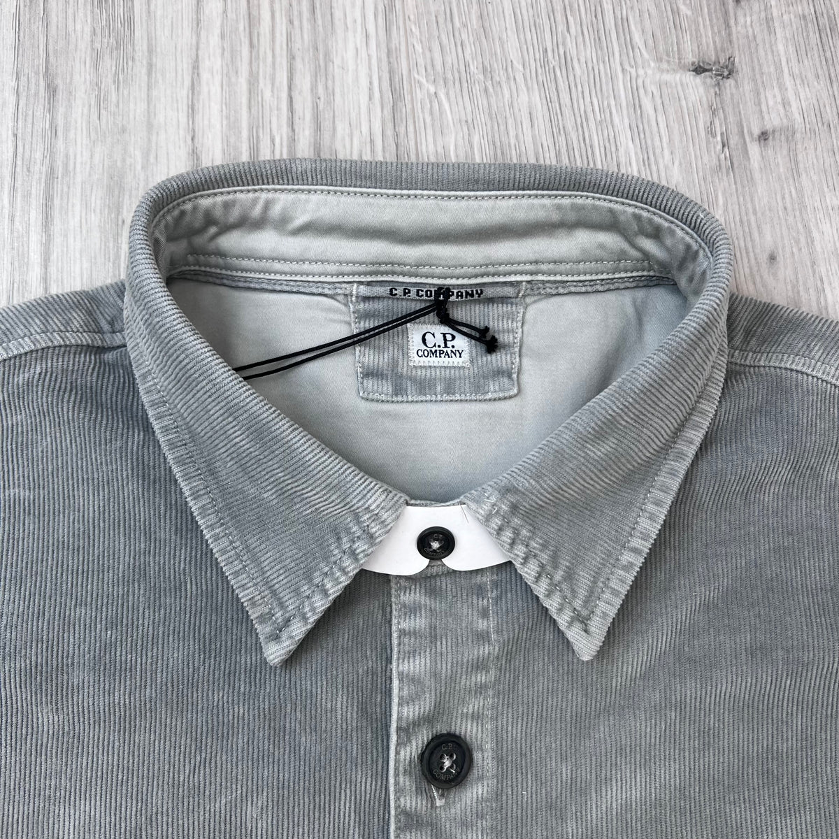 Close up view of the folded collar on a CP Company Cotton Corduroy Overshirt in Flint Grey.