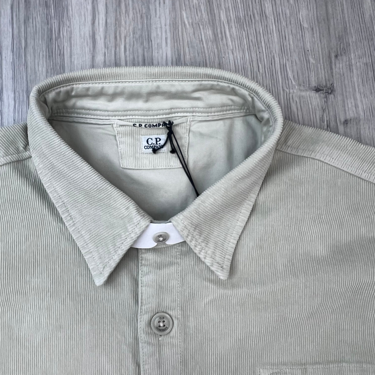 Close up view of the folded collar on a CP Company Cotton Corduroy Overshirt in Silver Birch.