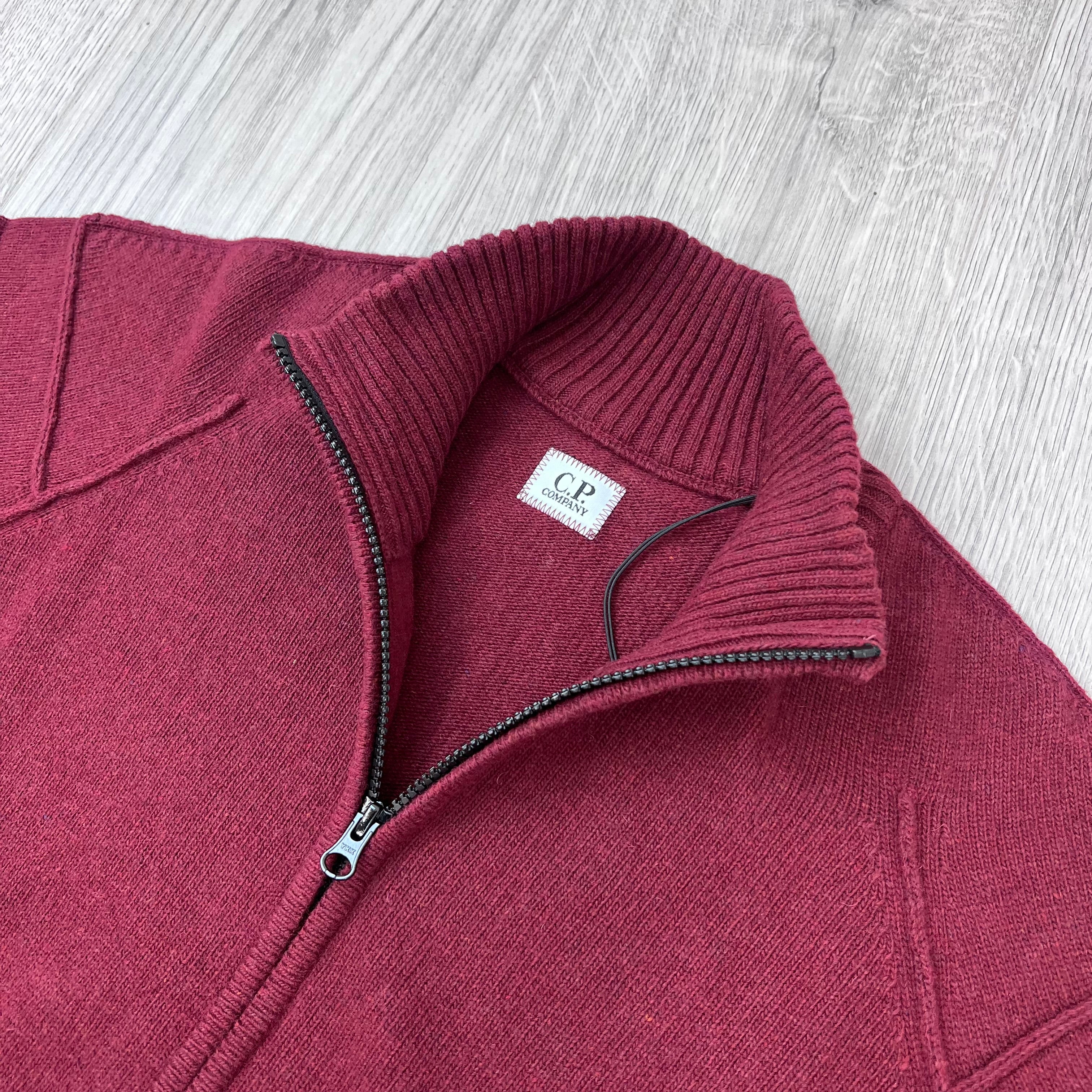 Close up image of the ribbed collar on a CP Company Lambswool Lens Full Zip Sweater in Andorra Red.