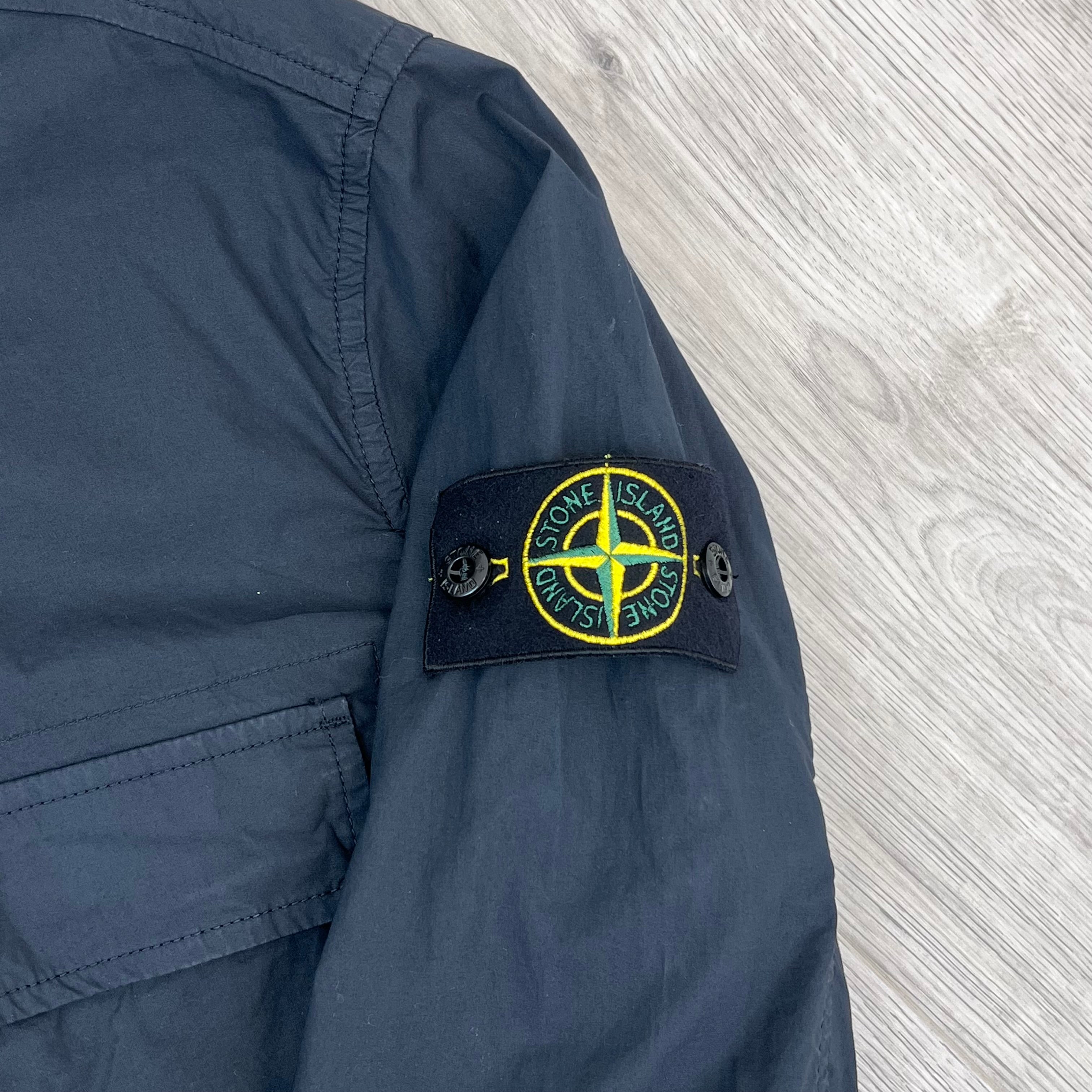 Badge on the sleeve of a Stone Island 'Paracadute' Overshirt in Navy Blue.